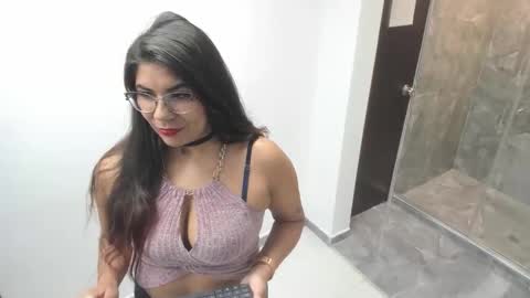 Snapshot of luna_dumont chatting on 10.17.25 luna  online show from 10.17.25