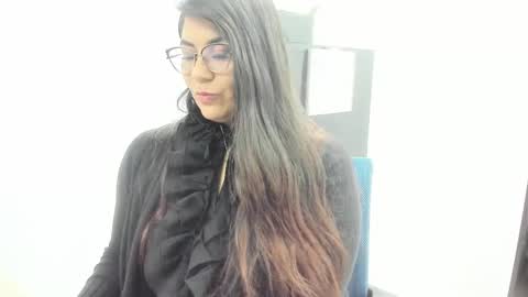 Snapshot of luna_dumont chatting on 10.20.25 luna  online show from 10.20.25