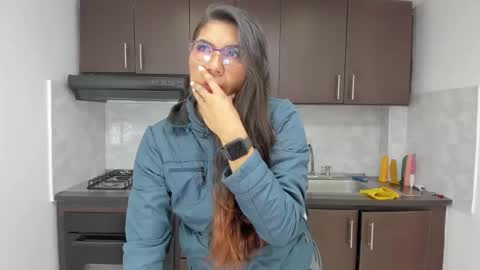 Snapshot of luna_dumont chatting on 05.19.26 luna online show from 05.19.26