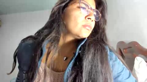 Snapshot of luna_dumont chatting on 05.31.26 luna online show from 05.31.26