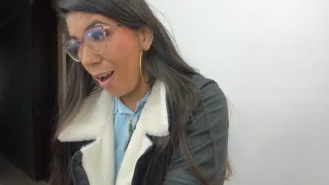 Snapshot of luna_dumont chatting on 06.12.26 luna online show from 06.12.26