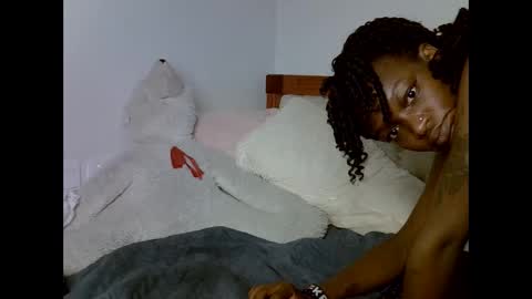 Snapshot of luna_empress chatting on 05.18.26 maskedmalkia online show from 05.18.26