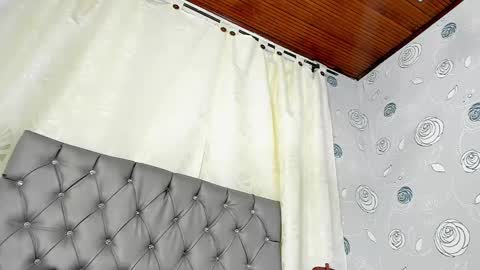 Luna Eva online show from 01.04.25