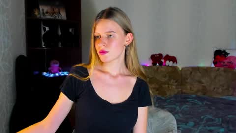 Snapshot of luna_evan chatting on 01.21.25 luna_evan online show from 01.21.25