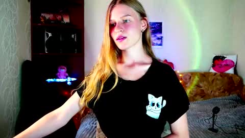 Snapshot of luna_evan chatting on 09.24.25 luna_evan online show from 09.24.25