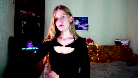 Snapshot of luna_evan chatting on 10.03.25 luna_evan online show from 10.03.25