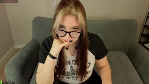 Snapshot of luna_host chatting on 04.20.26 Luna Host online show from 04.20.26