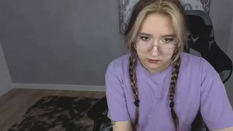 Snapshot of luna_host chatting on 04.26.26 Luna Host online show from 04.26.26