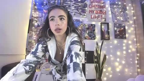 LUNA MCCOY online show from 02.17.25