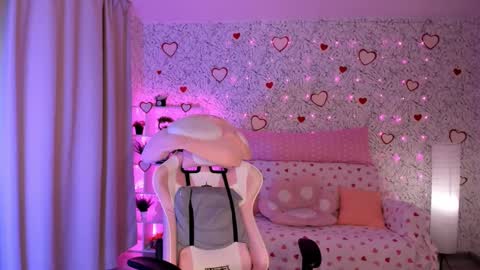 Snapshot of luna_moran chatting on 02.14.25 Lina online show from 02.14.25