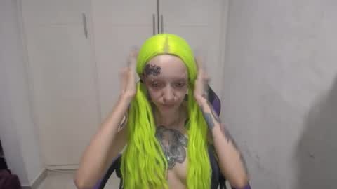 Snapshot of luna_rosita chatting on 12.28.24 Luna online show from 12.28.24