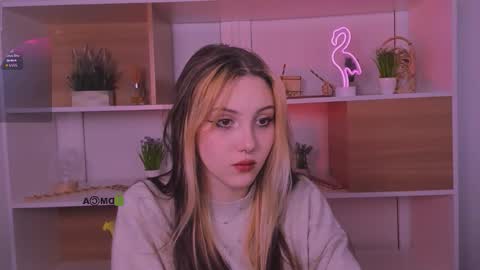 Snapshot of luna_tin chatting on 10.17.25 Luna online show from 10.17.25