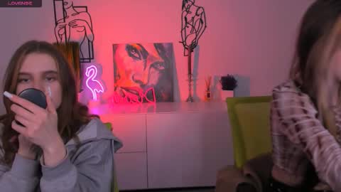 Snapshot of luna_tin chatting on 10.21.25 Luna online show from 10.21.25