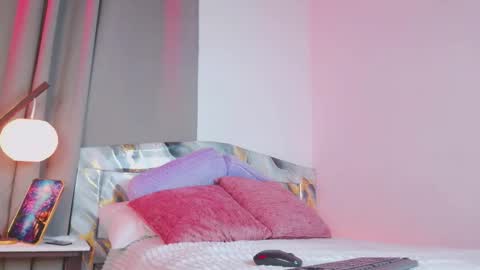 luna_valen online show from 11.24.25