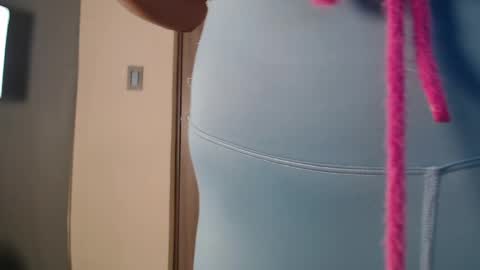 Snapshot of luna_veelvett chatting on 05.19.26 luna online show from 05.19.26