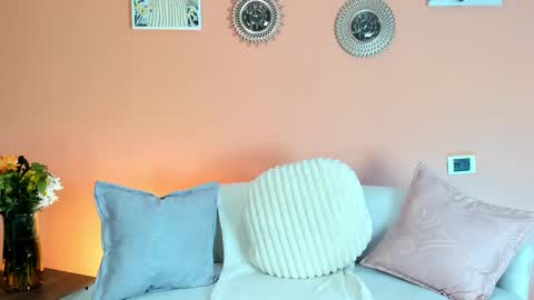 Snapshot of luna_velmont chatting on 02.27.26 LUNA online show from 02.27.26