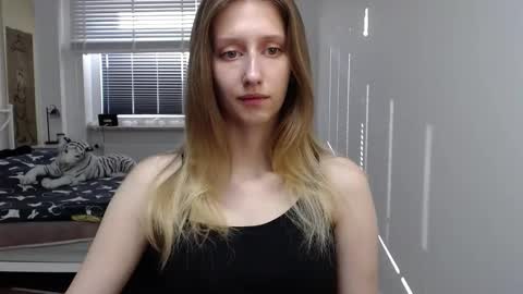 L U N A  online show from 09.10.25