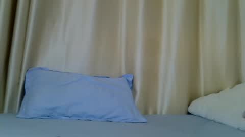 Snapshot of luna_zest chatting on 04.25.26 luna online show from 04.25.26