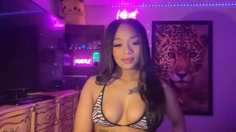 Snapshot of lunaa_11 chatting on 06.25.26 lunaa_11 online show from 06.25.26