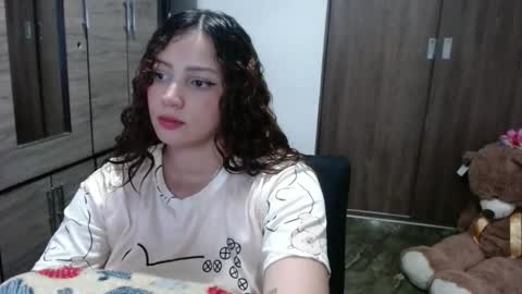 Snapshot of lunaa_sub chatting on 05.17.26 lunaa_sub online show from 05.17.26