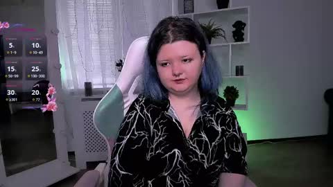 Snapshot of lunaar_ chatting on 04.17.26 Luna online show from 04.17.26