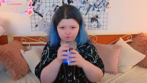 Snapshot of lunaar_ chatting on 04.30.26 Luna online show from 04.30.26