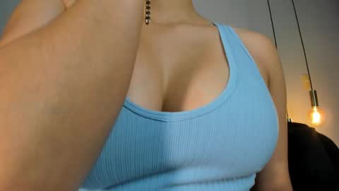 Snapshot of lunaaspen chatting on 11.01.25 Luna Aspen online show from 11.01.25