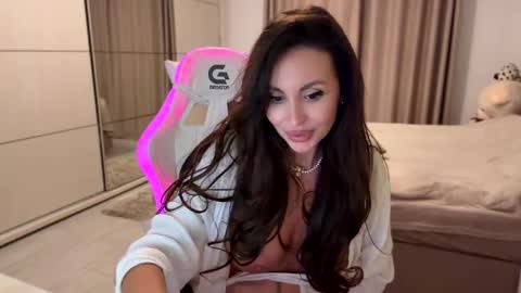 Snapshot of lunabex chatting on 04.20.26 LunaBex online show from 04.20.26
