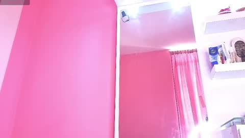 Snapshot of lunagudis chatting on 05.19.26 lunagudis online show from 05.19.26
