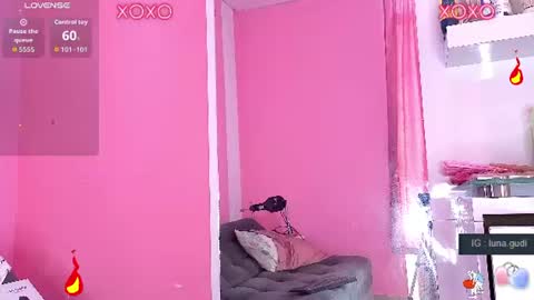 Snapshot of lunagudis chatting on 06.18.26 lunagudis online show from 06.18.26