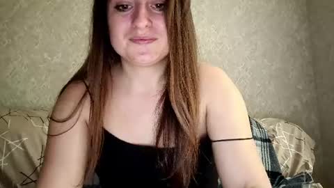 Snapshot of lunalili_1900 chatting on 06.18.26 Layla online show from 06.18.26