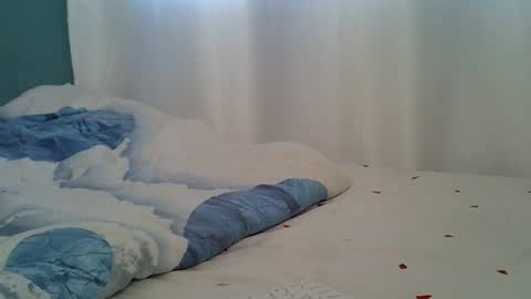 lunalove22_ online show from 11.28.25