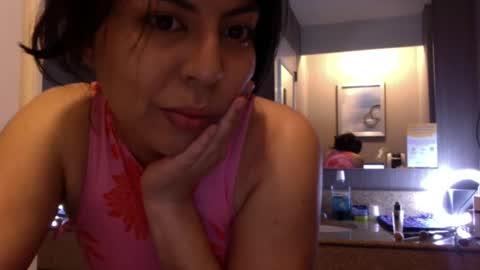 Snapshot of lunamivida chatting on 03.01.25 karazorel online show from 03.01.25
