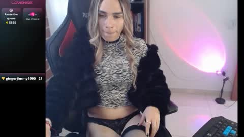 Snapshot of lunamora0 chatting on 01.15.26 lunamora0 online show from 01.15.26