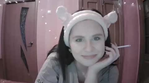 lunamystique_ online show from 02.05.25