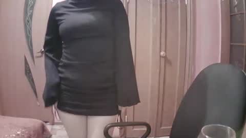 lunamystique_ online show from 02.10.25