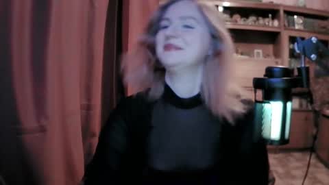 lunamystique_ online show from 02.05.26