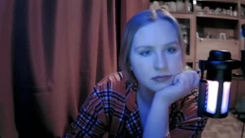 lunamystique_ online show from 02.18.26