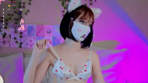 Snapshot of lunanyanmi chatting on 04.25.26 Luna online show from 04.25.26