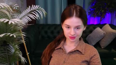 lunaolivia_ online show from 11.29.25