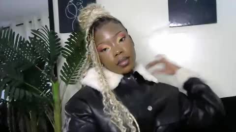 Snapshot of lunar_chocolate000 chatting on 04.22.26 Smiley online show from 04.22.26