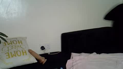 Snapshot of lunar_chocolate000 chatting on 05.18.26 Smiley online show from 05.18.26