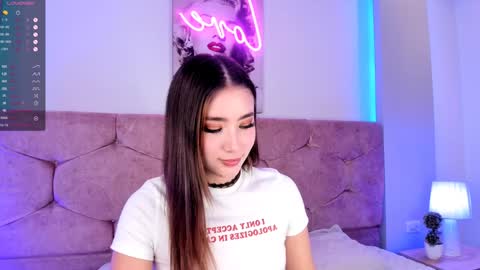 Snapshot of lunar_leen chatting on 12.27.24 Luna online show from 12.27.24