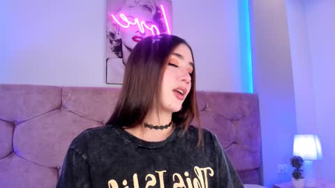 Snapshot of lunar_leen chatting on 12.28.24 Luna online show from 12.28.24