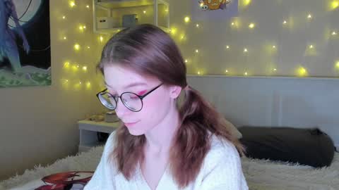 Snapshot of lunar_sofia chatting on 01.14.25 Sofia online show from 01.14.25