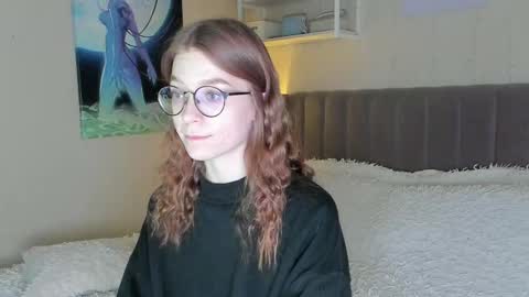 Snapshot of lunar_sofia chatting on 02.28.25 Sofia online show from 02.28.25