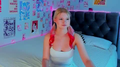 Snapshot of lunariafox chatting on 05.30.26 lunariafox online show from 05.30.26