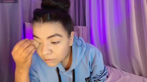 Snapshot of lunariddle_ chatting on 03.12.25 Luna online show from 03.12.25