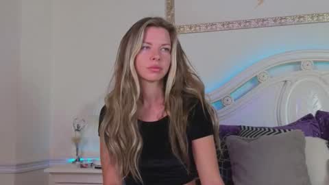 Luna Rishi online show from 09.14.25