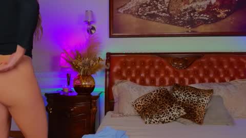 Luna Rishi online show from 11.15.25